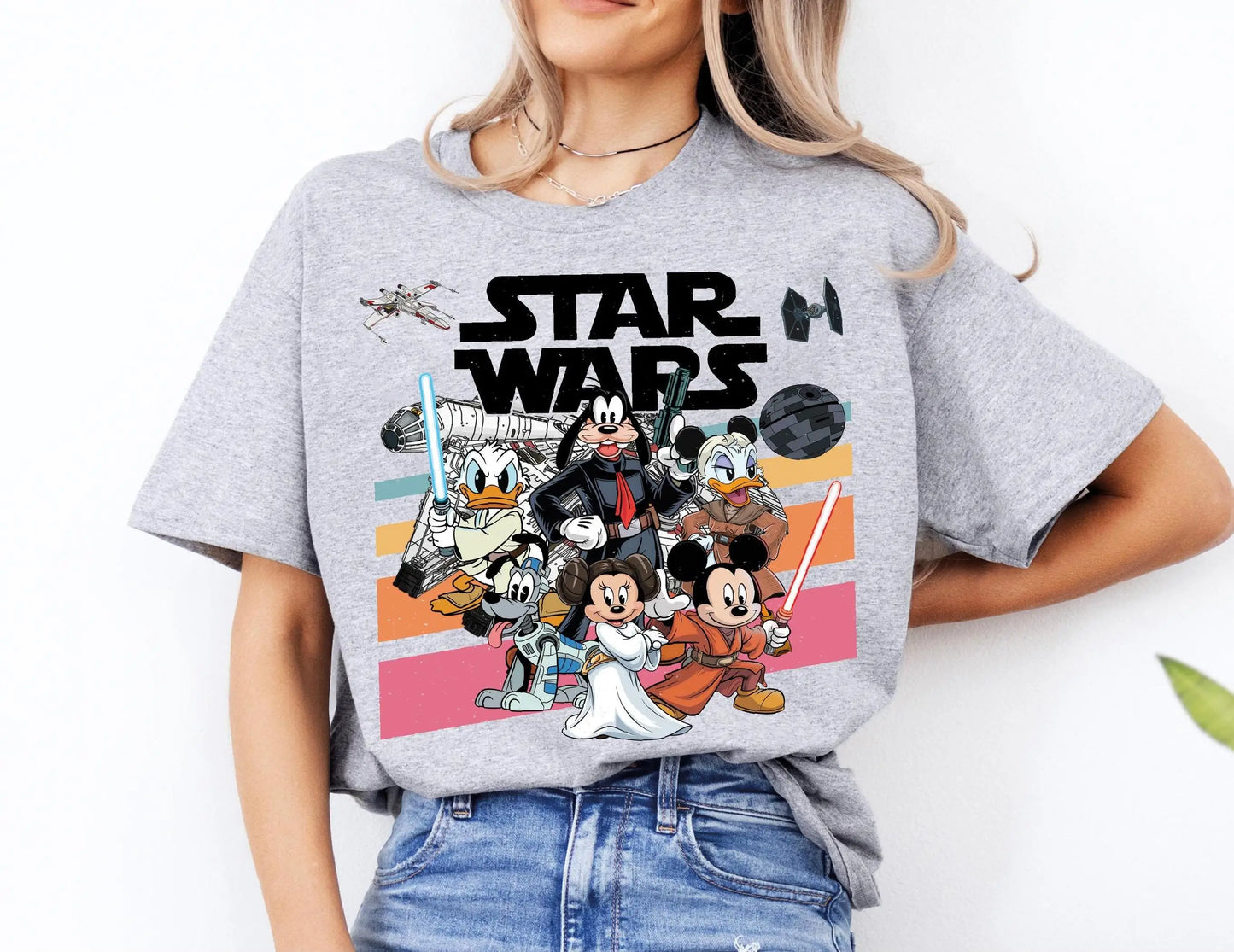 Retro T-shirt "May the Force be with you" featuring Mickey and his Star Wars friends.
