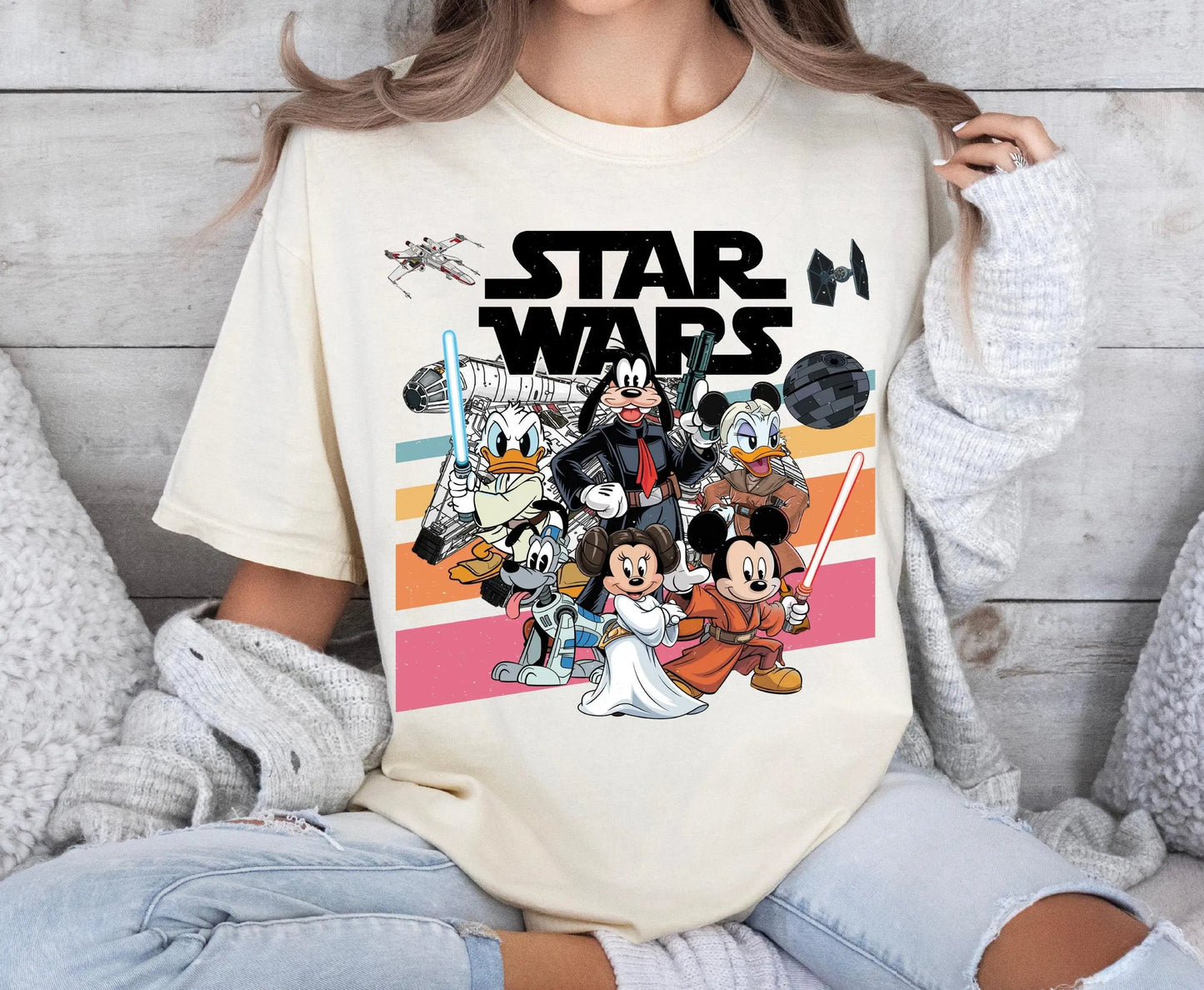 Retro T-shirt "May the Force be with you" featuring Mickey and his Star Wars friends.